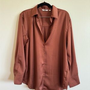 UNIQLO satin button down